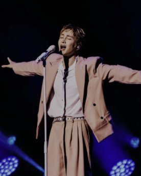 OneW live on stage